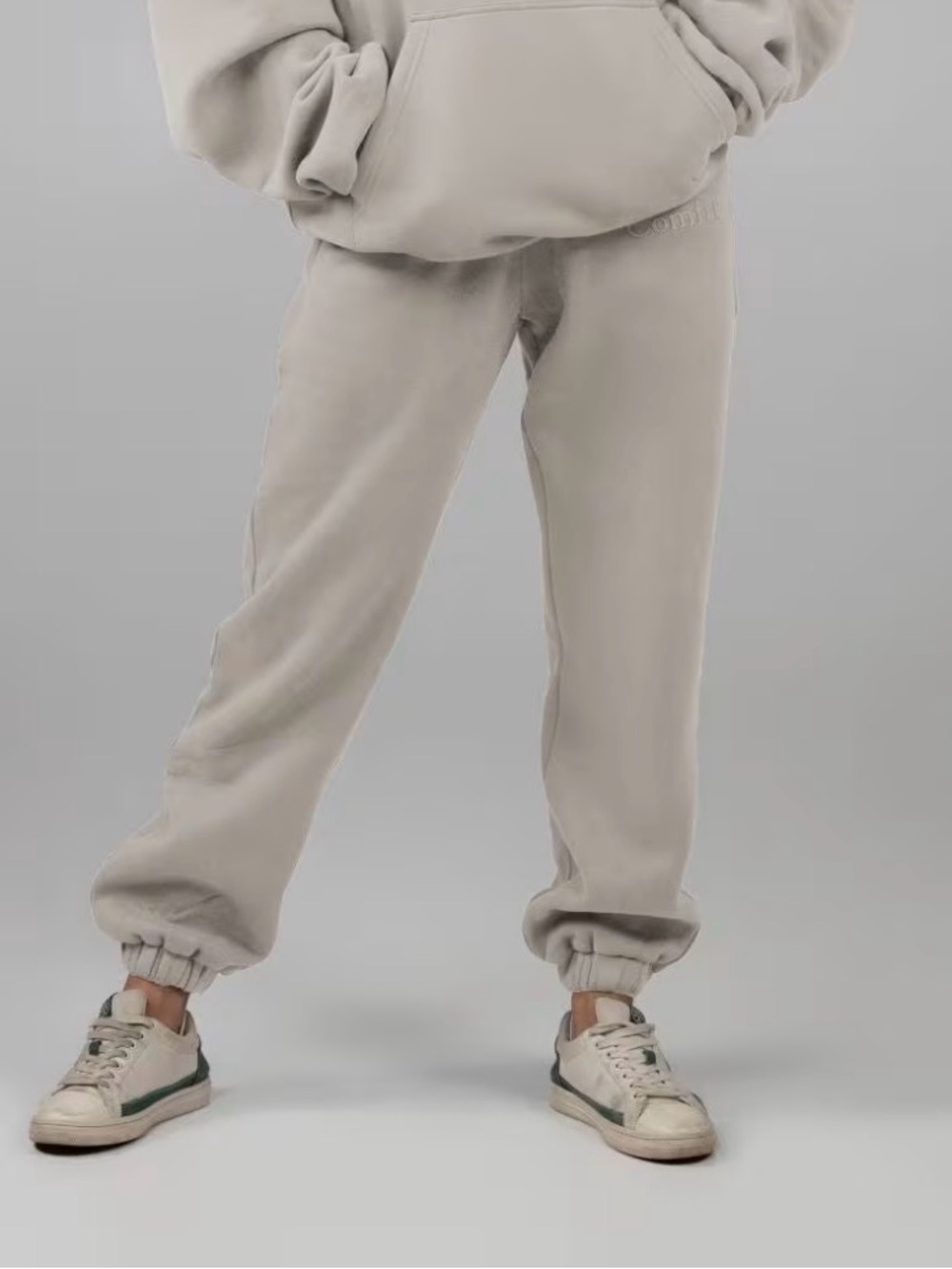 Comfrt Minimalist sweatpants Cement color